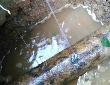 桦川楼顶渗水维修公司分享下地暖漏水的原因及检测方法。